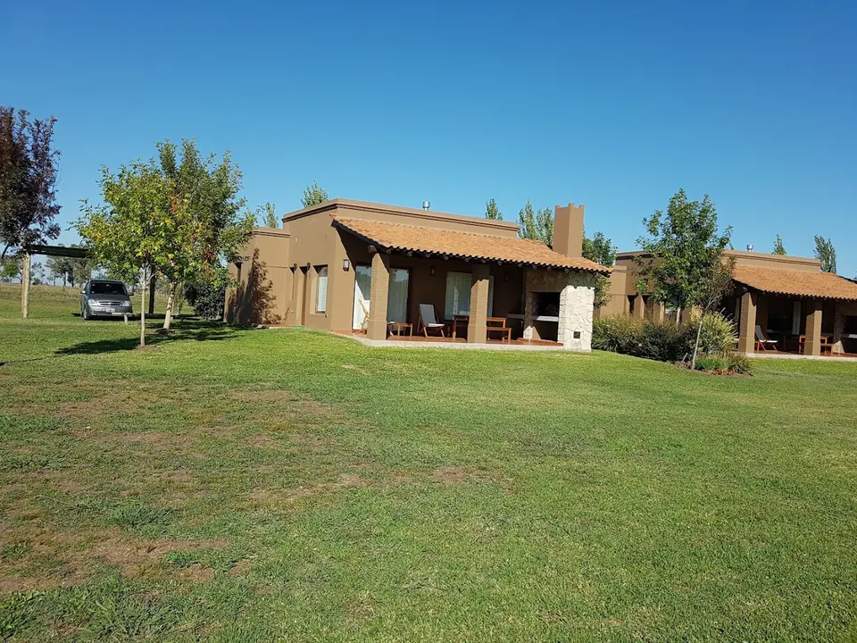 Las casas, una al lado de la otra.