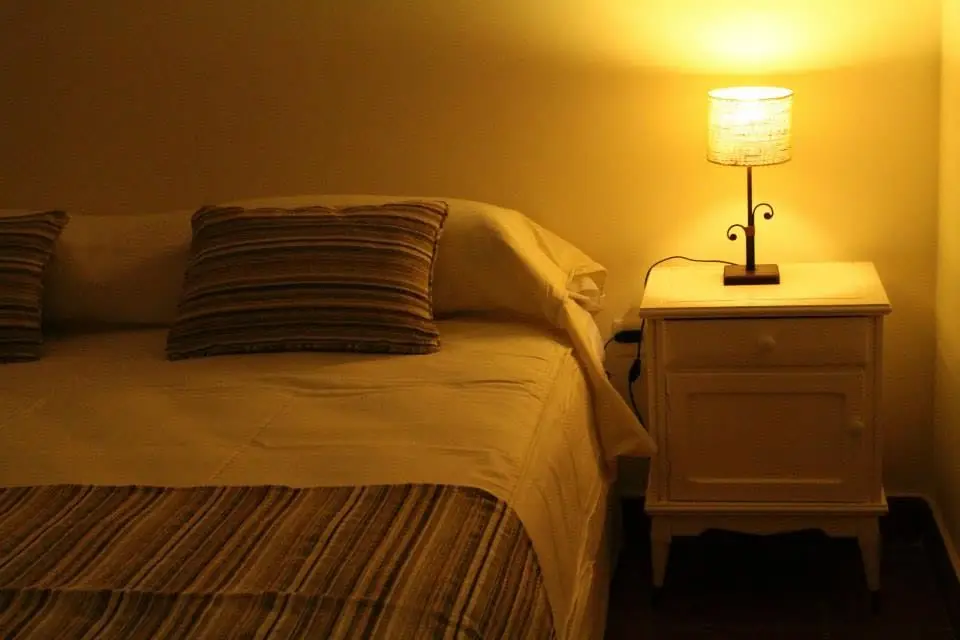 El velador del dormitorio.